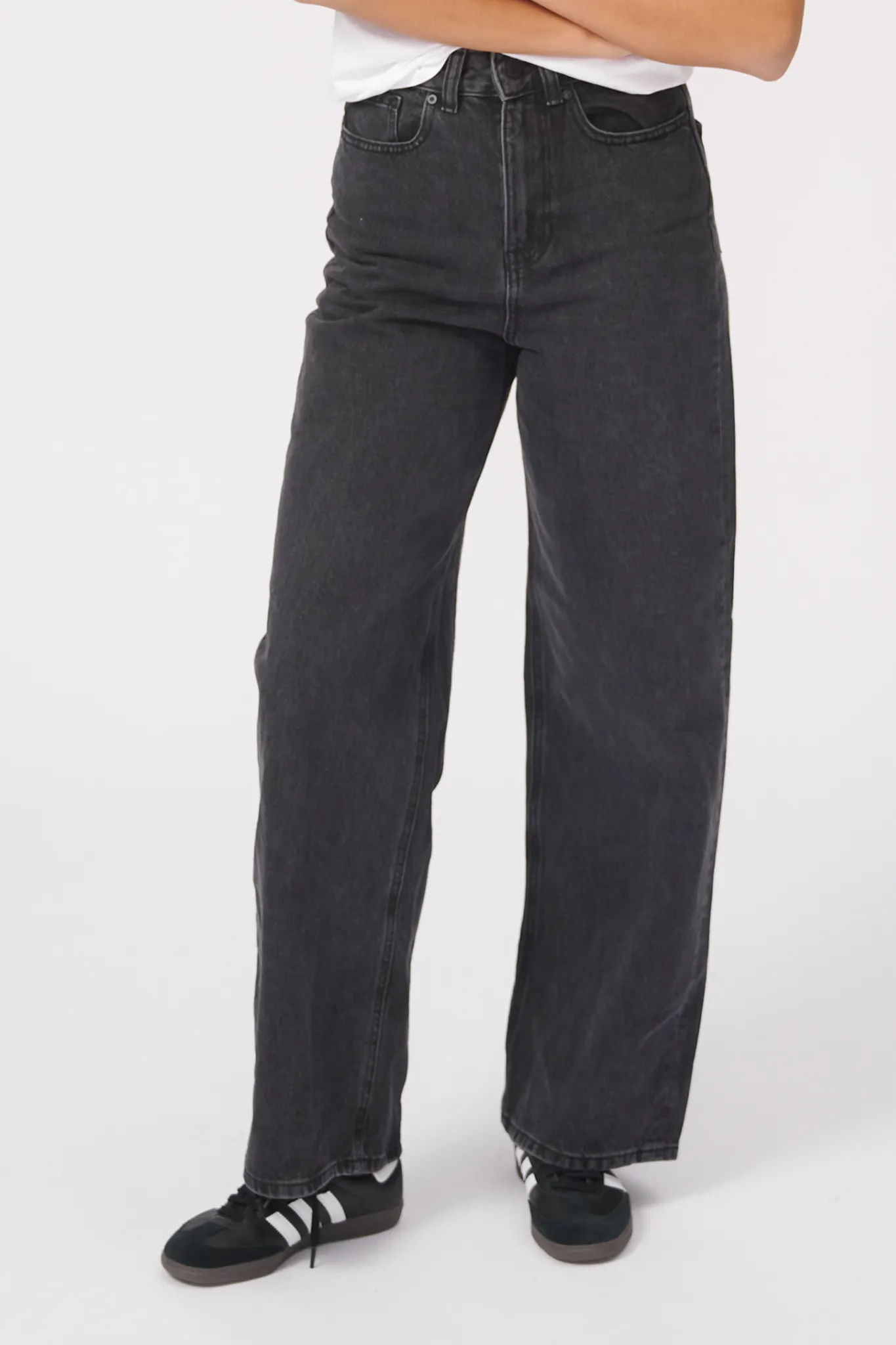 Performance Wide Jeans - Washed Black Denim