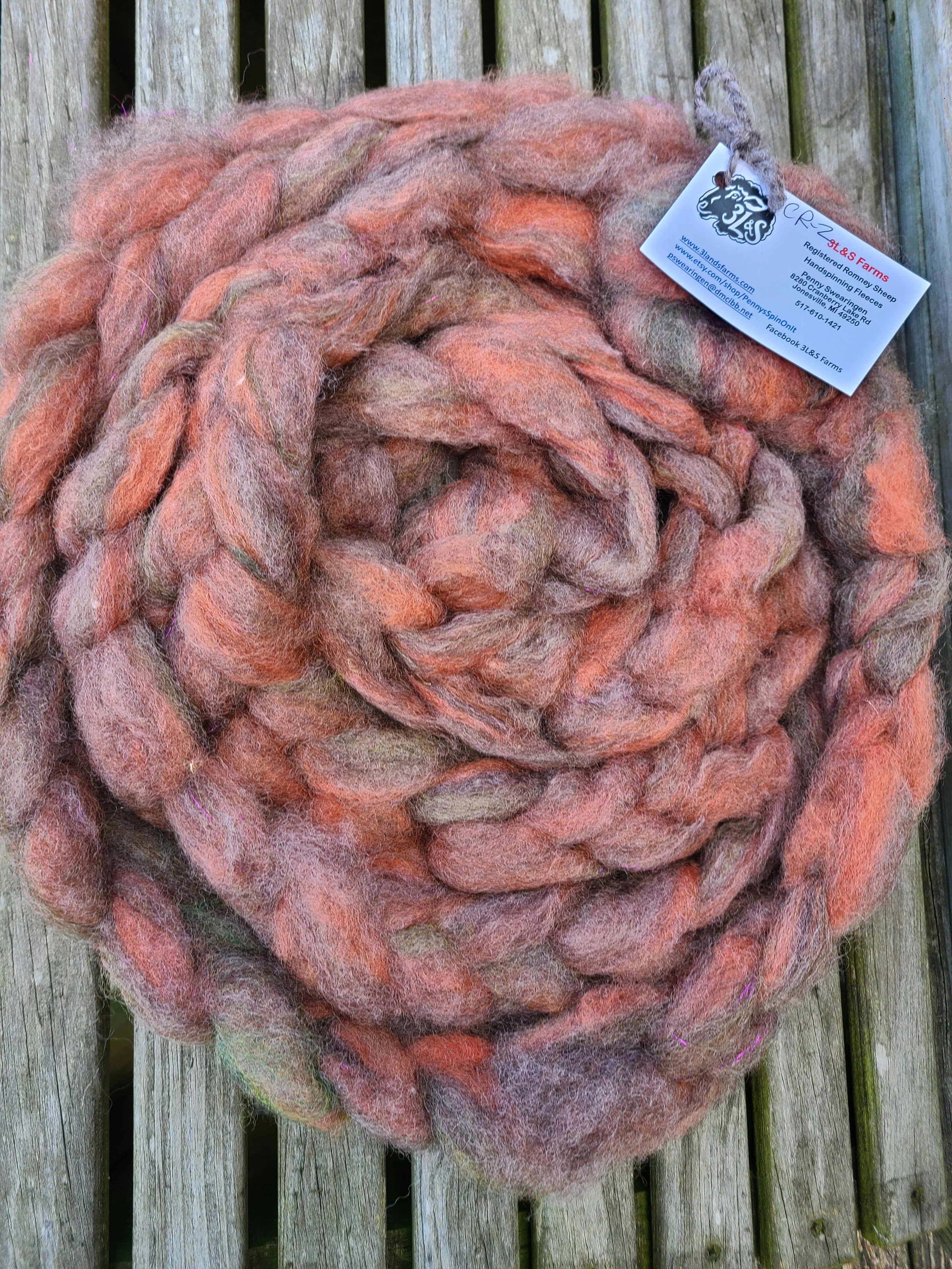 Roving Romney/ Corriedale Blend w/hints of Glitz-Pokeberry 80%Romney/15%Gray Corriedale CR2-23 4.6 ounces